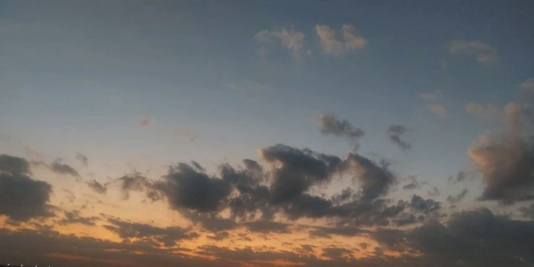 طقس الاثنين في مصر. دفء نهارًا وبرودة ليلًا وشبورة وأمطار تضرب هذه المناطق