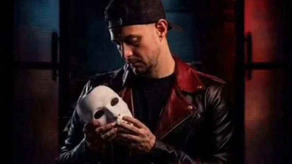 سحب فيلم سفاح التجمع من السينمات. ومؤلفه يستنكر منعه من العرض