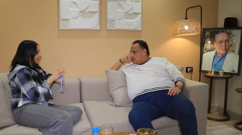 "أنا عادل إمام. افتح الباب". محمد فؤاد المهندس يكشف قصة زيارة "الزعيم" المفاجئة لمنزل والده