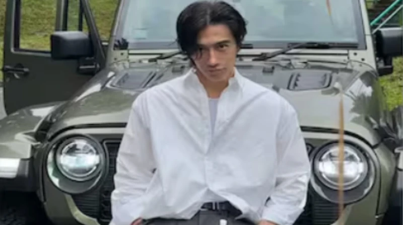 بمظهر شبابي. عارض أزياء سنغافوري يحتفل بعيد ميلاده الـ60