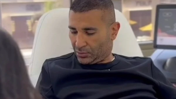 بالفيديو. أحمد سعد يزيل الوشم: مش ضد الناس اللى بتعمل كده