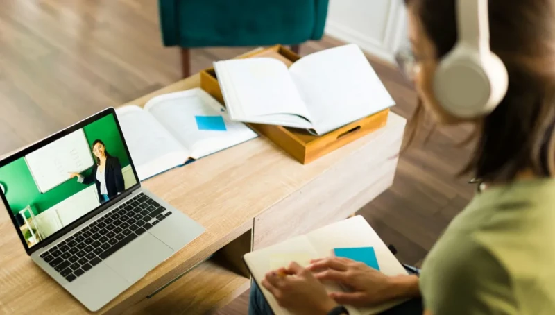 التعليم عن بعد في زمن الأزمات: ماذا تقول التجارب والدراسات