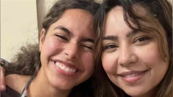 صورة متداولة لـ شيرين عبد الوهاب مع ابنتها مريم. فما حقيقتها