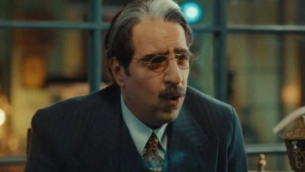 النص أحمد أمين وفريقه يسافرون إلى لندن