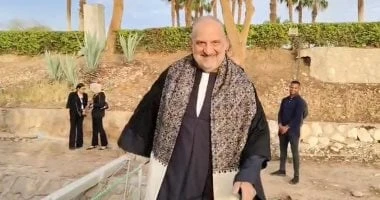 خالد الصاوى بالزى الصعيدى يغنى فى افتتاح مهرجان الأقصر للسينما الأفريقية.. فيديو