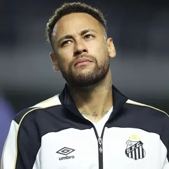 نيمار يثير عاصفة جديدة في البرازيل: قرار مثير للجدل يهدد مستقبله المونديالي