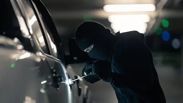 ضبط عاطل سرق سيارة نقل بالإكراه بالشيخ زايد وساوم صاحبها على 300 ألف جنيه