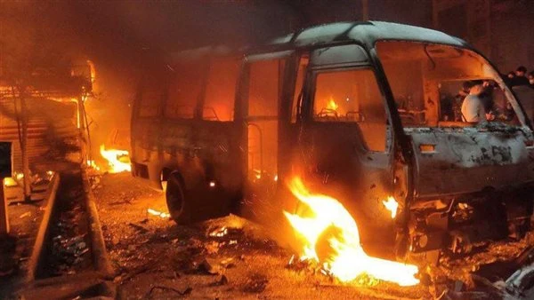 حريق مفاجئ يلتهم جراج سيارات بالفيوم.. احتراق 10 مركبات دون إصابات