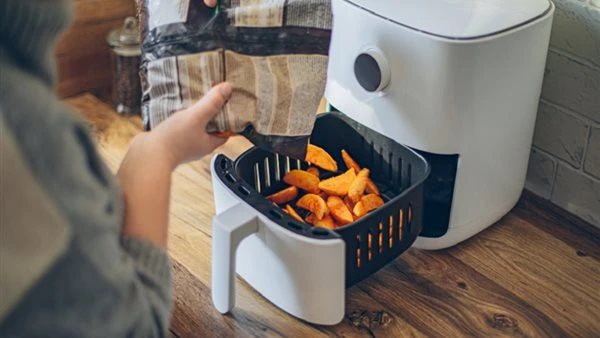 خطأ شائع في استخدام المقلاة الهوائية يضر بمطبخك على المدى الطويل