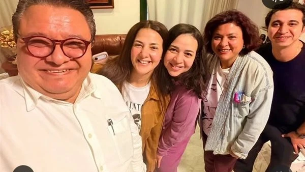 دنيا وإيمي سمير غانم تجتمعان في مسرحية جديدة والجمهور: ده أحلى خبر