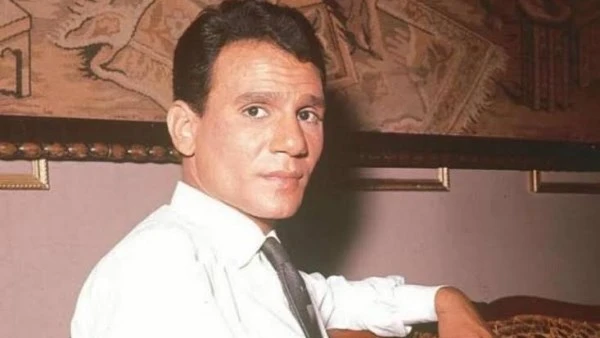 محبي عبد الحليم حافظ أمام قبره في ذكرى وفاته