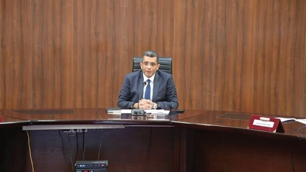 محافظ البحر الأحمر يعقد اجتماعًا لمتابعة ملف التصالح وتقنين وضع اليد