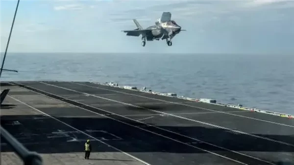 بريطانيا تدفع ببارجة ومروحيات إلى الشرق الأوسط لتعزيز دفاعاتها