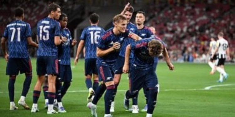 أرسنال يهزم مانسفيلد بثنائية ويتأهل لربع نهائي كأس الاتحاد الإنجليزي