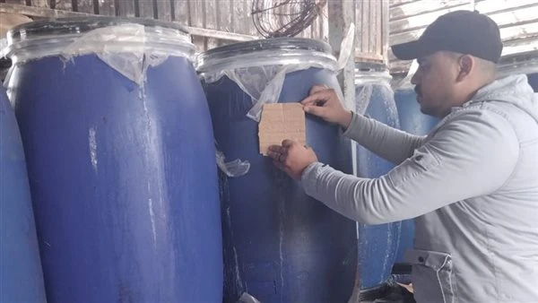 ضبط 2 طن أعلاف وطن مخللات ونصف طن رنجة فاسدة بالغربية