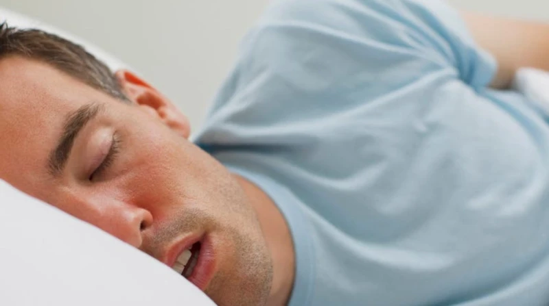 ليست مجرد إزعاج عابر. متى يكون التعرق الليلي مؤشراً لخطر صحي كبير