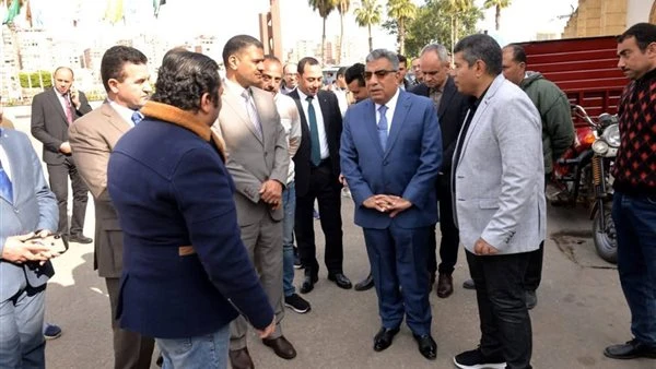 بتكلفة 11 مليون جنيه .. محافظ الدقهلية يشهد استلام سيارات مكبس لرفع كفاءة النظافة