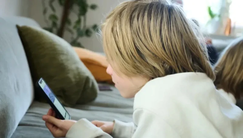 بسبب صرخة سويسرية للمطالبة بحماية القاصرين على السوشيال ميديا