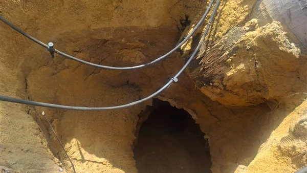 تحرك عاجل بعد هبوط أرضي أمام مستشفى الحسين الجامعي.. وإجراءات فورية لتأمين الموقع