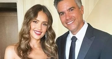 انفصال جيسيكا ألبا وزوجها كاش وارن بتسوية مدروسة