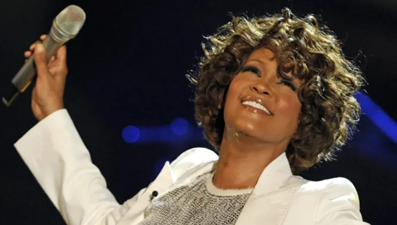 آخر مكالمة مع ويتني هيوستن: وعد لم يتحقق قبل الرحيل