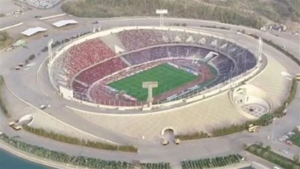 الصواريخ تضرب الرياضة. تدمير صالة مجمع آزادي في طهران