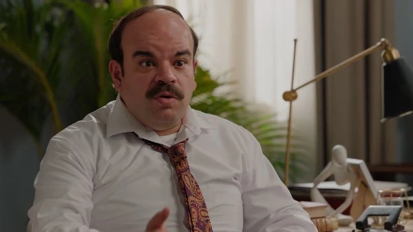 محمد عبد الرحمن توتا يورط كريم محمود عبد العزيز في مسلسل المتر سمير