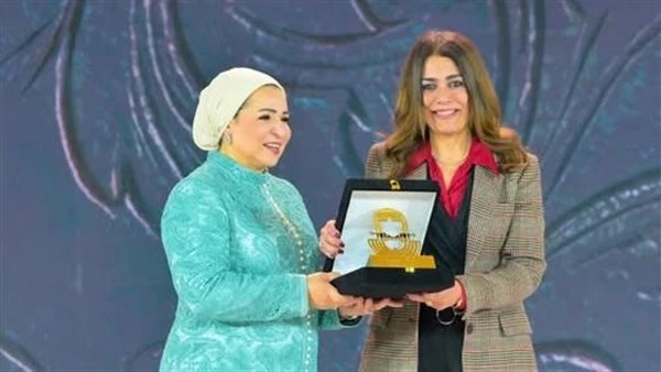 قرينة الرئيس تكرم مي زين الدين في احتفالية «المرأة المصرية.. أيقونة النجاح 2026»