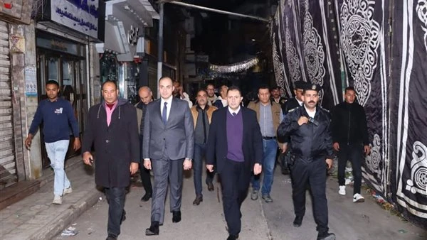 محافظ دمياط يتابع ميدانياً غلق المحلات بالمراكز والمدن في اليوم الثاني