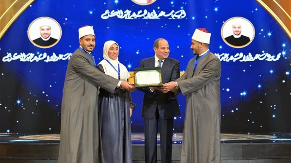 محافظ الغربية يهنئ الفائزين بالمسابقة العالمية للقرآن بعد تكريمهم في احتفالية ليلة القدر