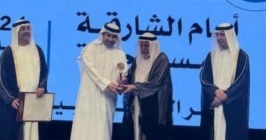 حاكم الشارقة يكرم الإماراتي جمال السميطي والكويتي محمد جابر