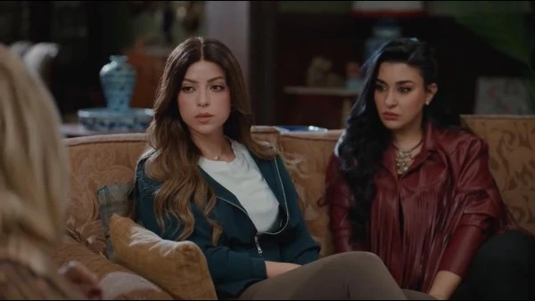 بابا جيهان خليل تحتفل مع ميرنا جميل بالطلاق