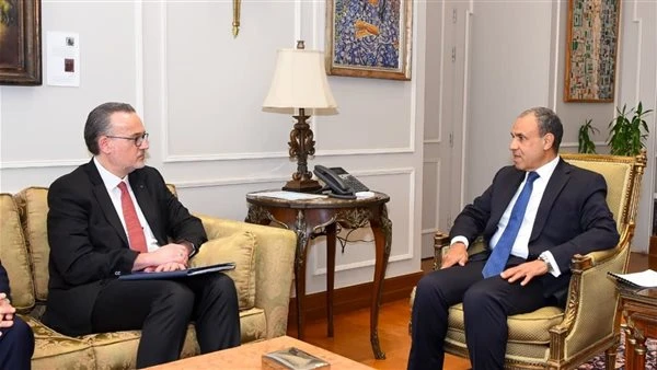 وزير الخارجية يستقبل وفدا من البنك الأوروبي للاستثمار