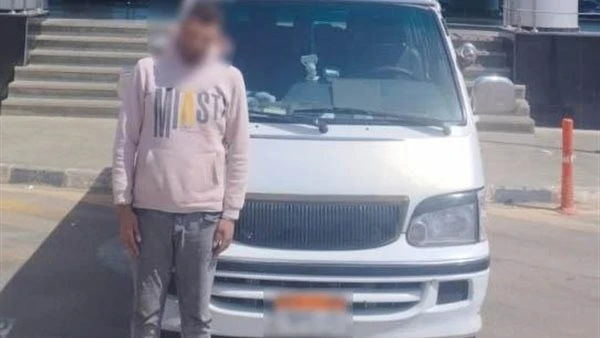 التحقيق في واقعة مشادة بين راكب وسائق ميكروباص بسبب زيادة التعريفة