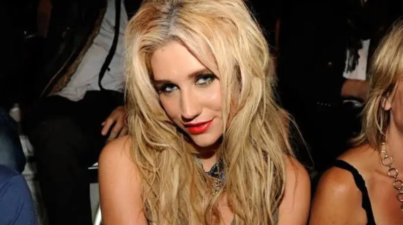 على فيديوهات الحرب، كيشا تهاجم البيت الأبيض بسبب استخدام موسيقى أغنيتها