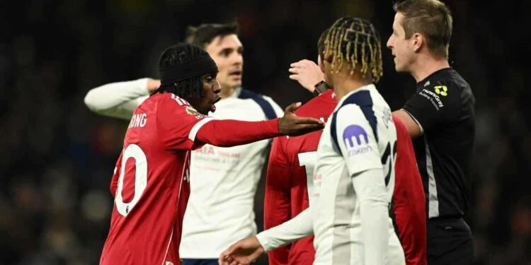 موعد والقنوات الناقلة لمباراة ليفربول وتوتنهام في الدوري الإنجليزي