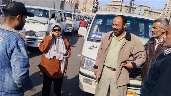 حي وسط الإسكندرية يشدد الرقابة على التعريفة الجديدة بمواقف السيرفيس بمحطة مصر