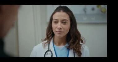 رأس الأفعى الحلقة 16.. هل يواجه أحمد غزي والده بحقيقة حبه لجارته چلا هشام؟