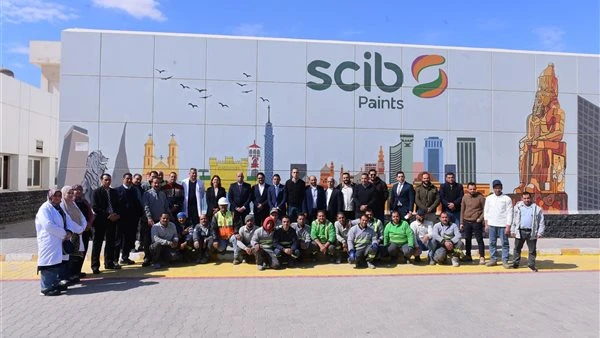 وزير العمل يختتم جولته بالجيزة بتفقد مصنع سكيب للدهانات