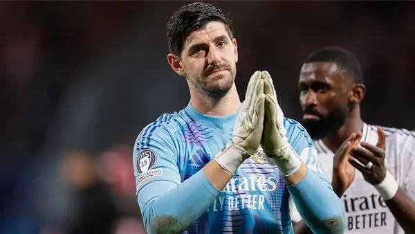 كورتوا ينتقد الإعلام الإسباني: ريال مدريد ليس «حضانة أطفال» واللاعبون لا يقيلون المدربين