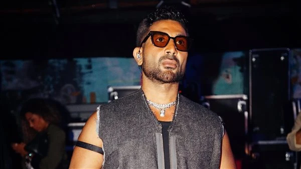 حفلات عيد الفطر. أحمد سعد يحيي حفلًا ضخمًا في أبو ظبي اليوم