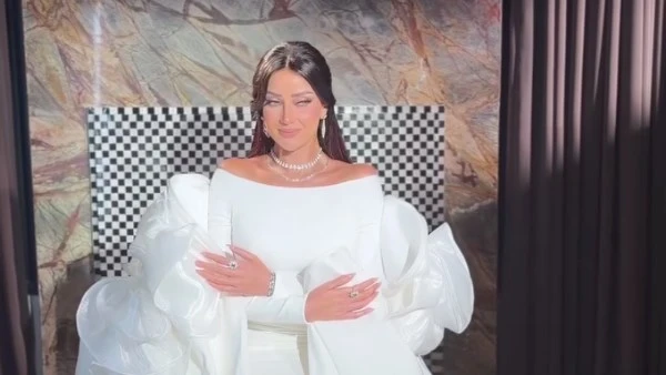 بفستان رضوى الشربيني تهنئ جمهورها بعيد الفطر