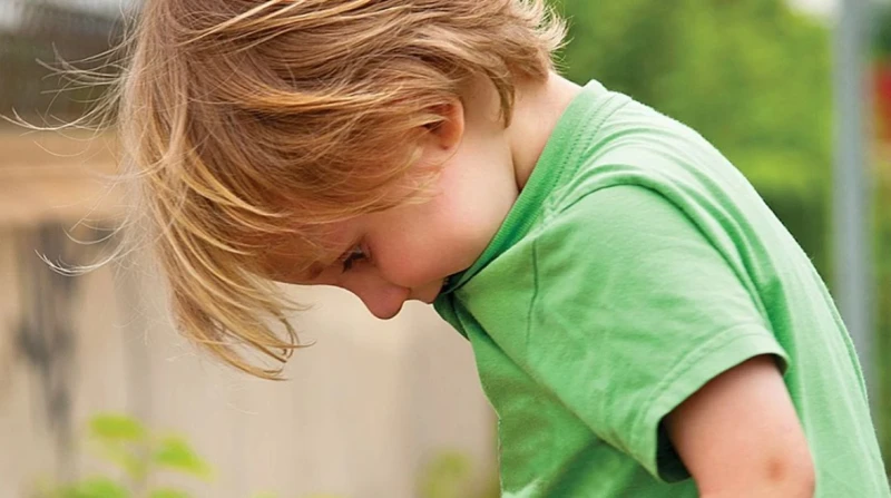 سموم في خزانة طفلك. كيف تتحول الملابس منخفضة التكلفة إلى تهديد صحي خطير