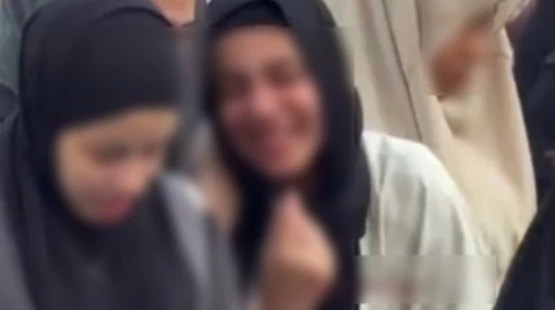 ضحك ومزاح وأكياس مياه بصلاة العيد. فيديوهات الساحات تتصدر السوشيال ميديا والأوقاف ترد