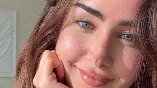 بدون هنا الزاهد تستعرض جمال ملامحها الطبيعي