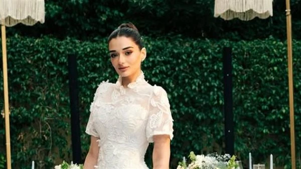 رقيق ومليء بالفراشات. ملك زاهر تشارك صورا جديدة من حفل خطوبتها