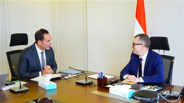 وزير التخطيط ورئيس مركز المعلومات يبحثان التعاون في متابعة أداء برنامج الحكومة