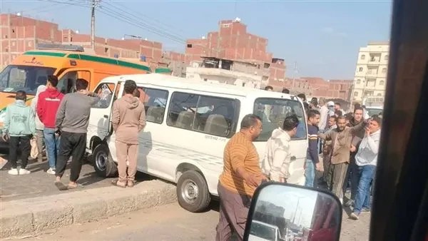 إصابة سيدتين في انقلاب ميكروباص بسمنود بالغربية أثناء تفاديه سيدة تعبر الطريق