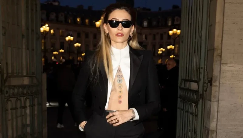 إطلالات المشاهير في عرض باريس جاكسون في الصدارة (صور وفيديو)