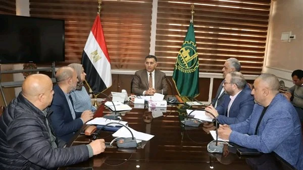 محافظ القليوبية يناقش تقنين أوضاع سيارات "السوزوكي" والتوكتوك بالمحافظة